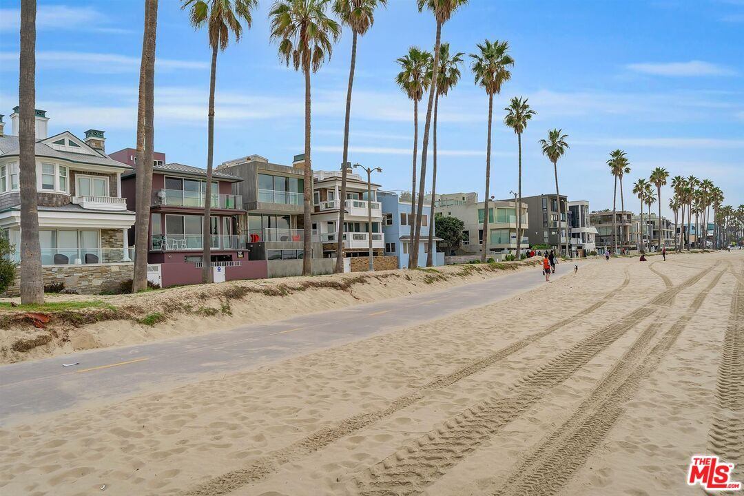 famous-venice-beach-getaway/