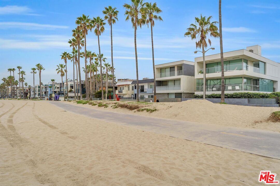 famous-venice-beach-getaway/
