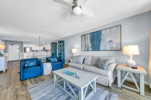 Pelican Beach 1715 (2BR)