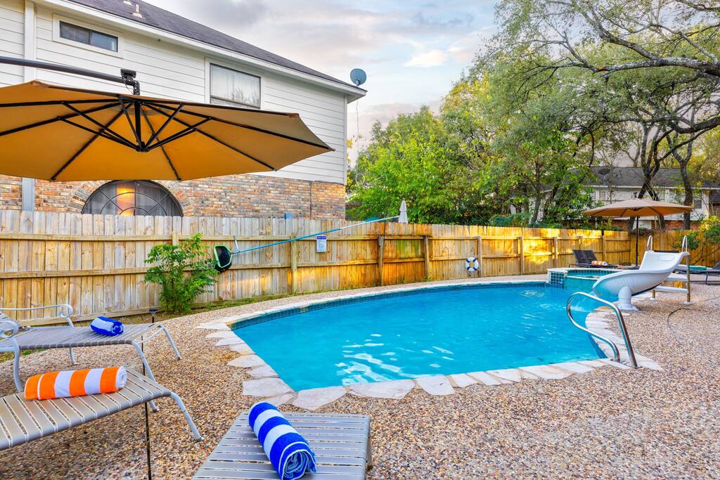 rare-find!-heatd-pool-spa-gameroom-fall-special!/