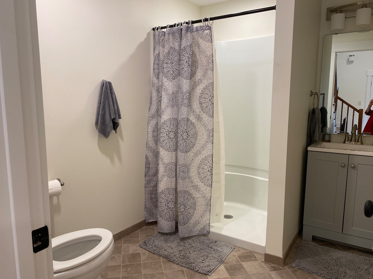 adorable-newly-renovated-in-town-oasis!/