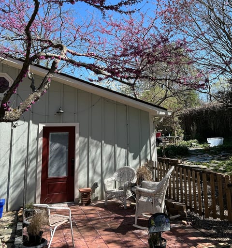 Adorable newly renovated in-town oasis!