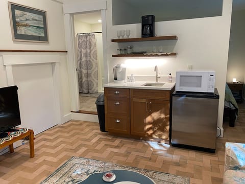 Adorable newly renovated in-town oasis!