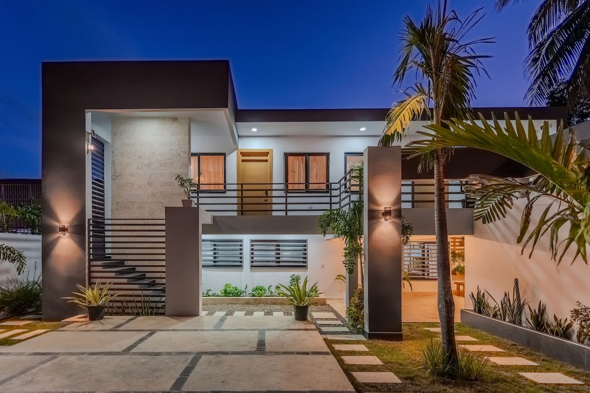 Villa Sunrise | 7BR + Pool in the heart of Sosua image 1