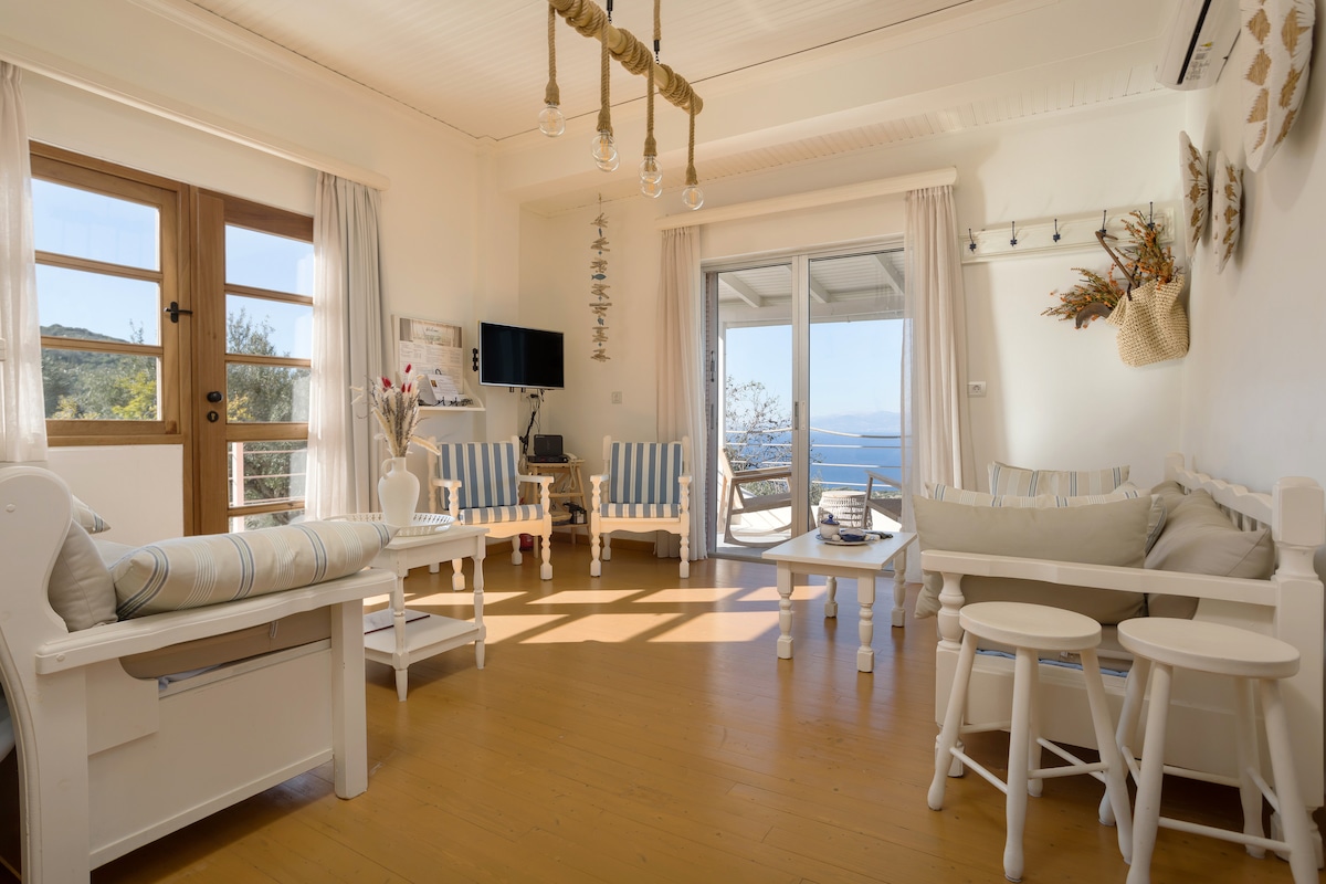 Secluded, cozy, with amazing sea and nature vistas image 1