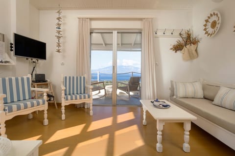 Secluded, cozy, with amazing sea and nature vistas image 2