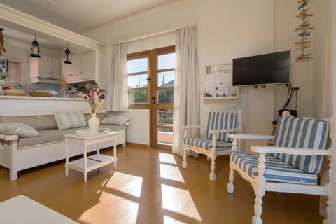 Secluded, cozy, with amazing sea and nature vistas image 4