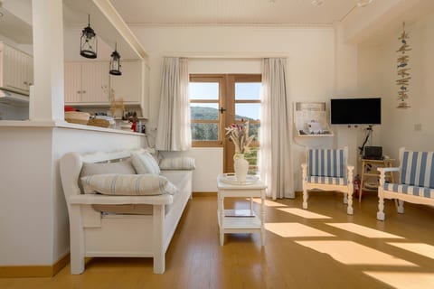 Secluded, cozy, with amazing sea and nature vistas image 3