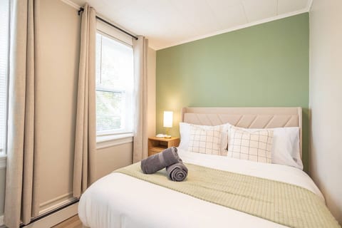 Bloomfield 2 BR, Pets OK, Park2Cars, Laundry, Fios