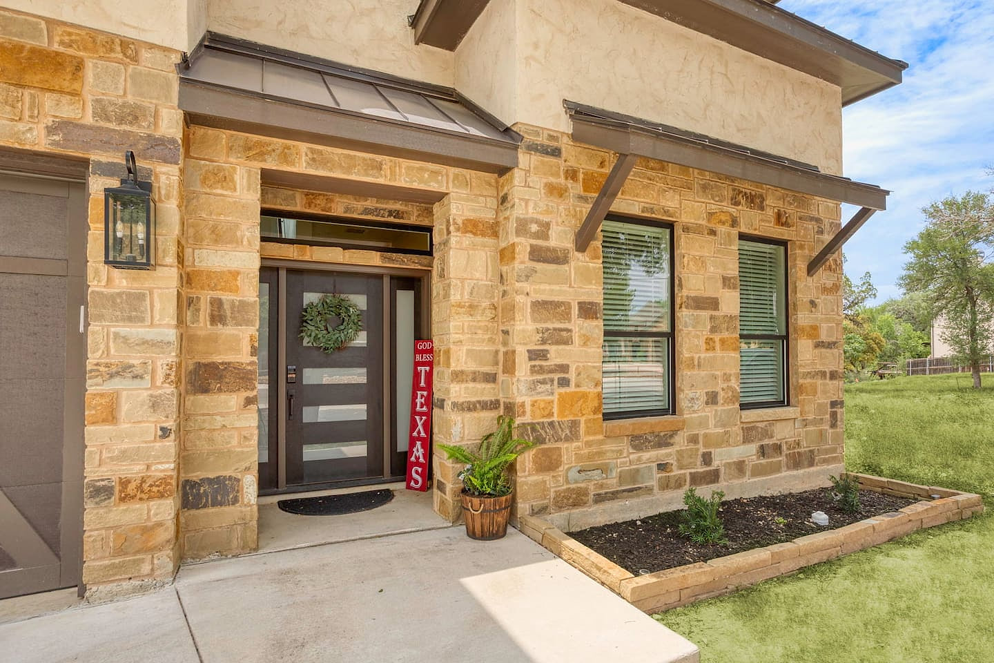 Riverfront Townhome B Short Walk to Gruene