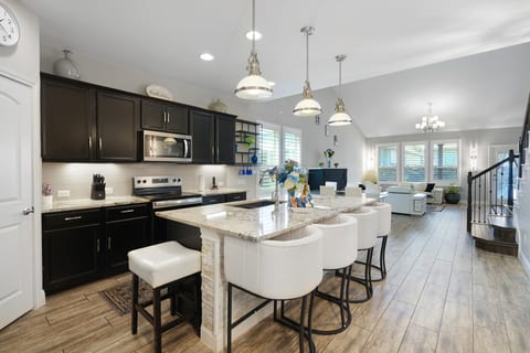 Open-Concept 4-BR Austin w/ Game Room, Karaoke & Sound System