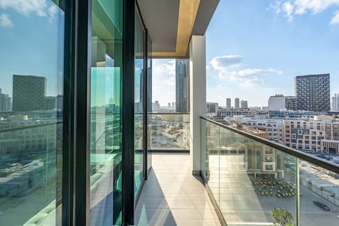 Savis Home-Enjoy the City Skyline View