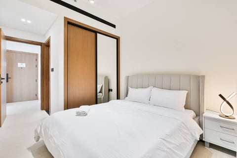 Savis Home-Enjoy the City Skyline View