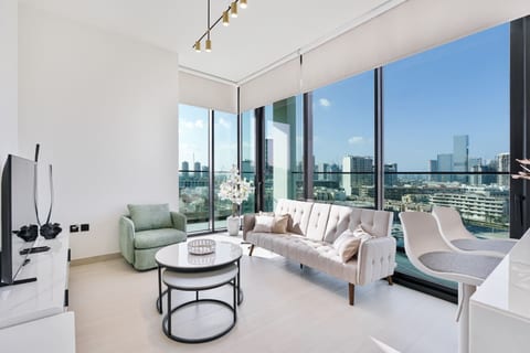 Savis Home-Enjoy the City Skyline View