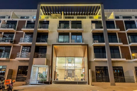 Luxury Studio | Free Gym & Pool | JVC