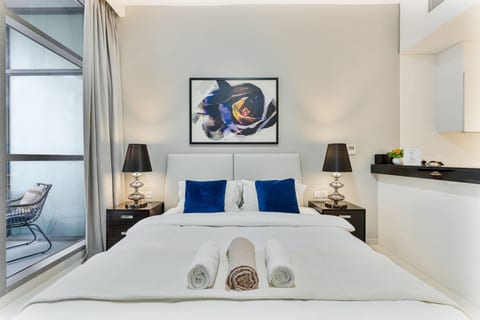 Modern & Cozy Studio | Golf Course Community
