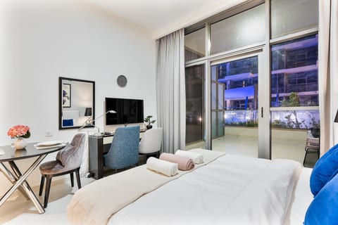 Modern & Cozy Studio | Golf Course Community
