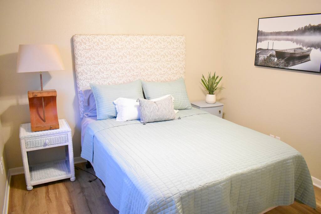 Queen Bedroom