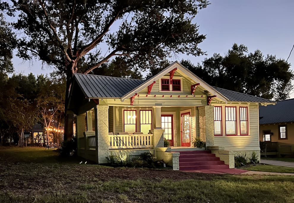 Lovingly restored 1920's bungalow.   Situated on West Alamo street, the house is a quick walk to downtown Brenham and all of the fun that awaits you there!