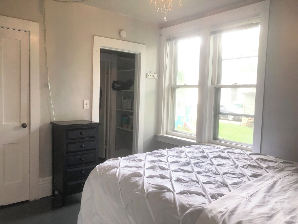 walk-to-hospitals-in-historic-astor-park/