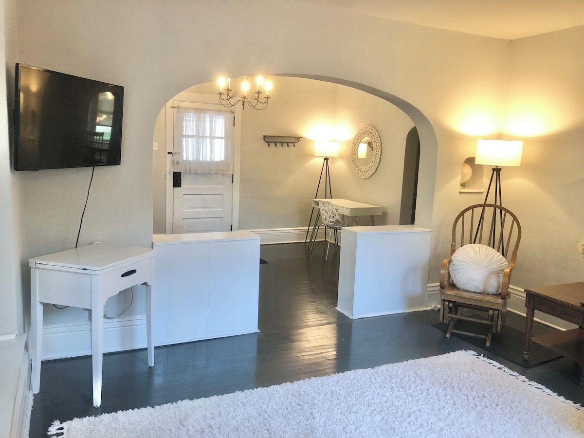 walk-to-hospitals-in-historic-astor-park/