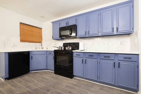 Full large kitchen