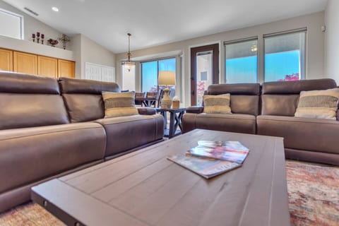 Red Mountain Family Fun:Pool + Spa + Putting Green