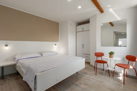 House Prenc - Unit 377834-13