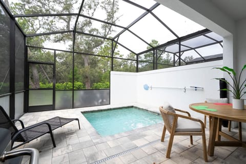 Beautiful 4-Bedroom House with Splash Pool
