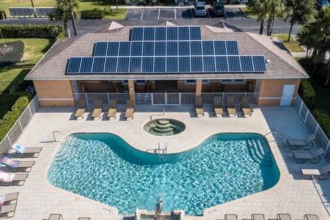 Beautiful 4-Bedroom House with Splash Pool