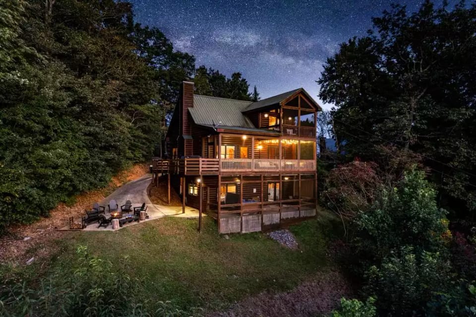3 levels of “Bug free” porches to enjoy the beautiful sunsets!