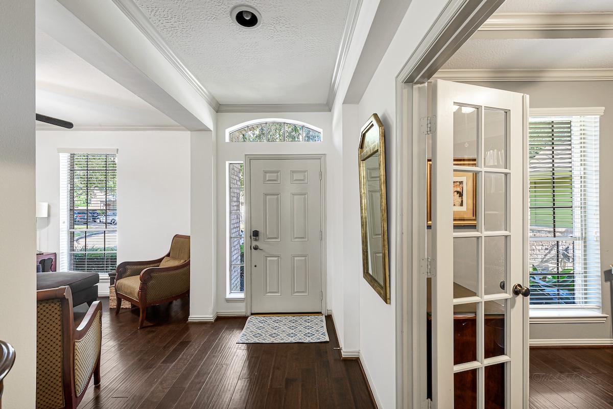 Charming foyer that sets the tone for a relaxing stay.