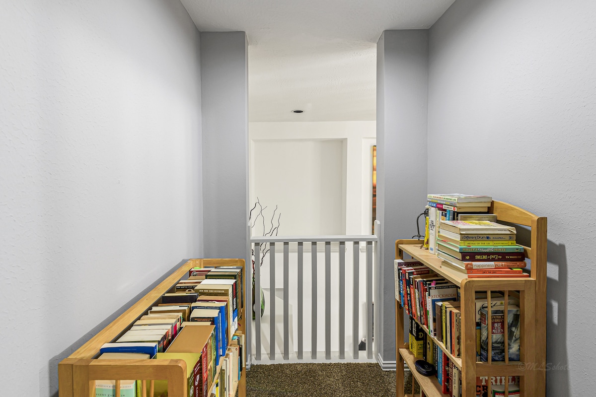 Charming library nook for quiet reading between the upstairs bedrooms.