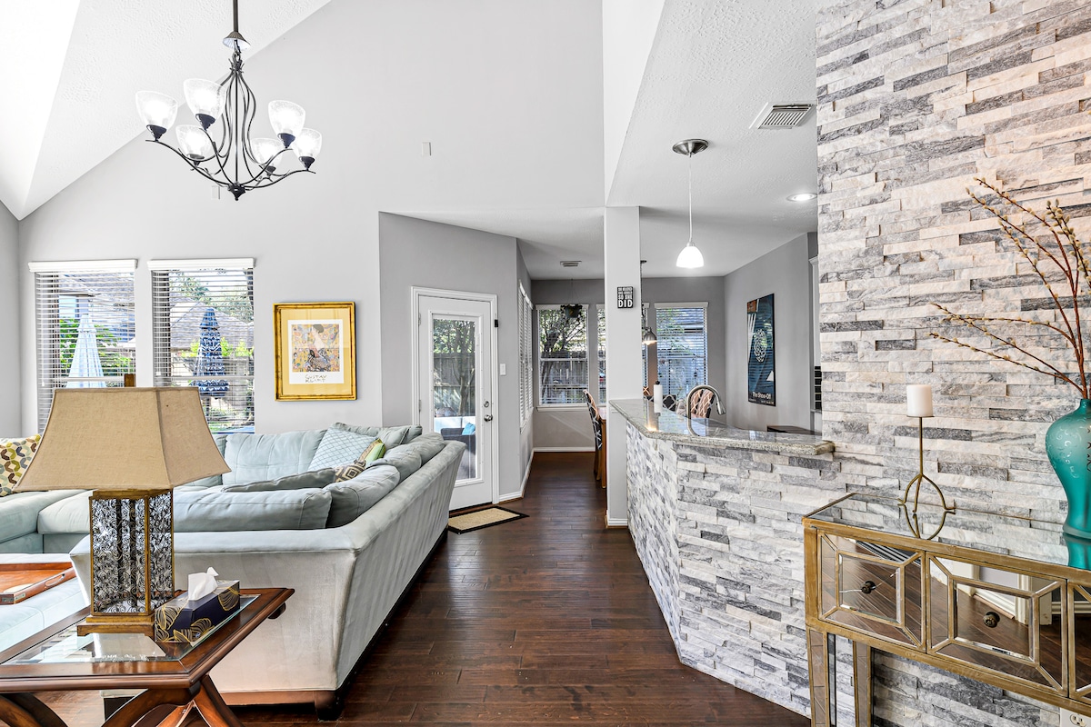 Spacious open-concept lounge — plenty of room for everyone to gather.