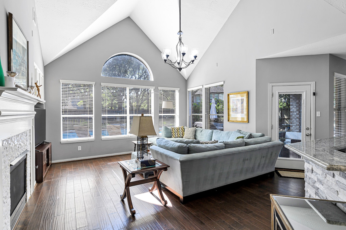Bright and relaxing living room with cozy seating and natural light.
