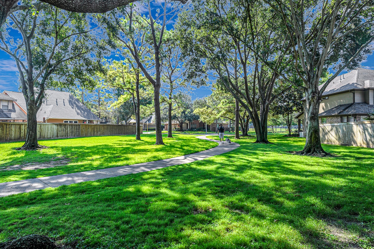 Shady walking paths and open green space to explore.