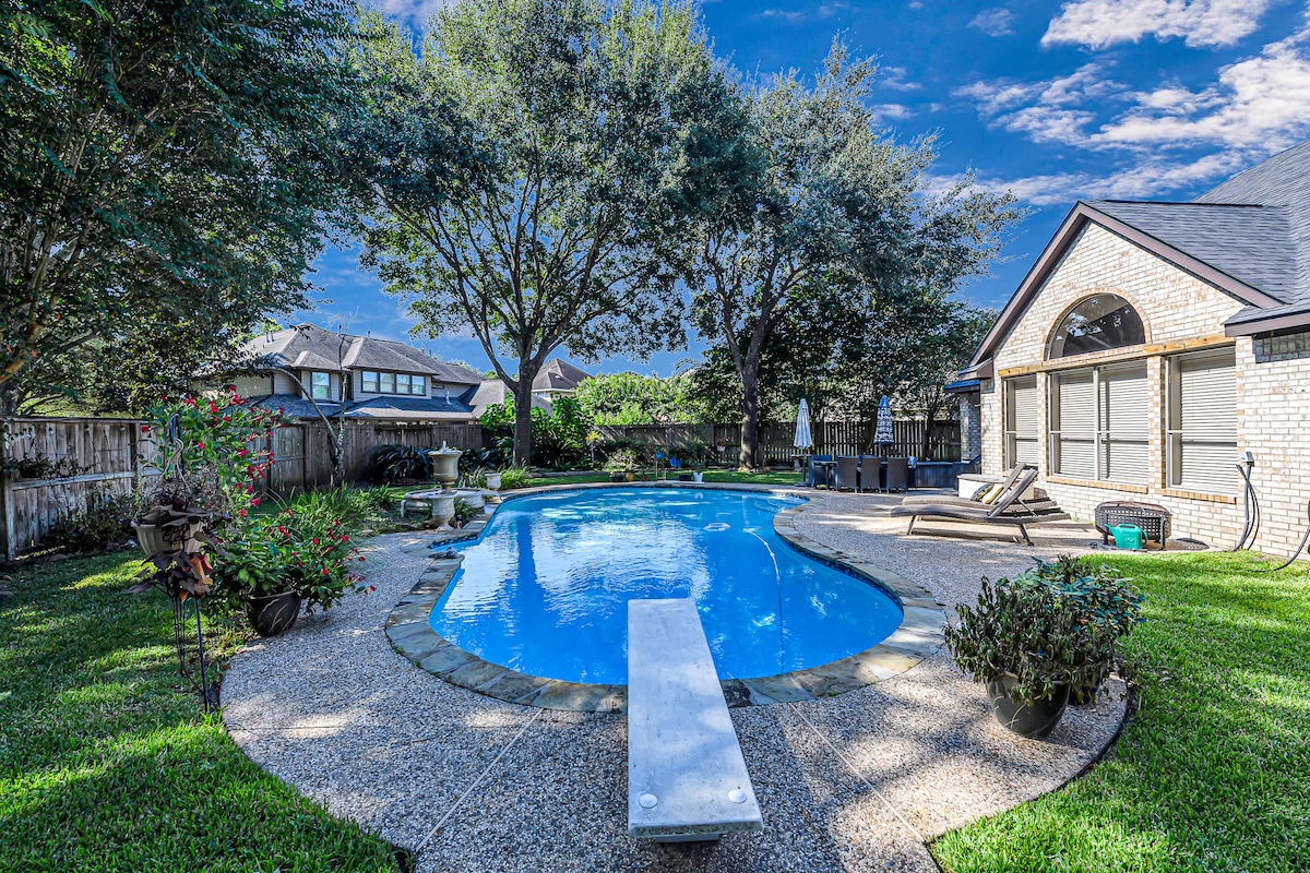 Dive in and enjoy the pool with a classic diving board.