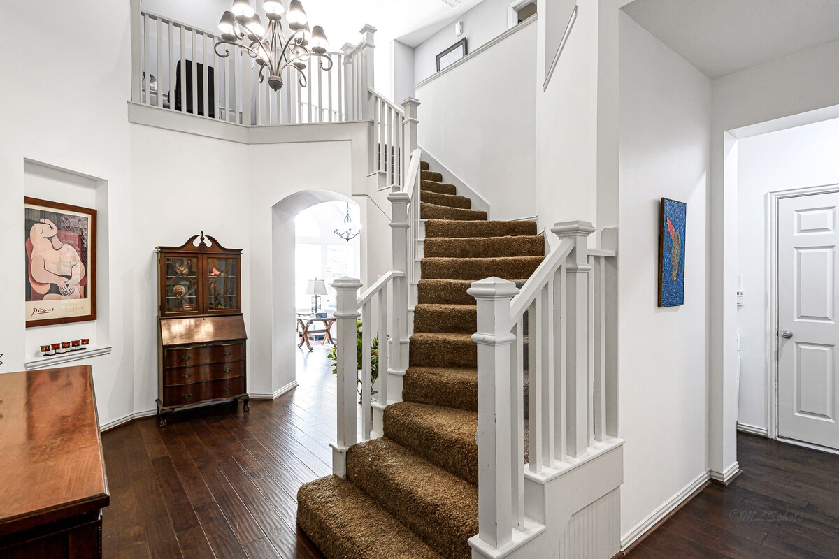 Spacious entrance with elegant details and natural light.