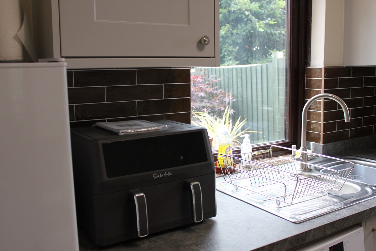 two-bed-sleeps-4-quiet-cul-de-sac-near-centre-mk/