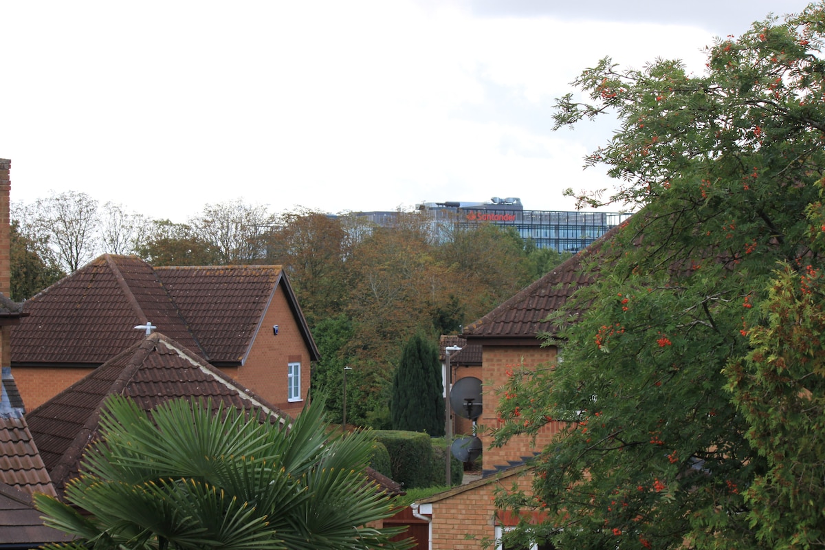 two-bed-sleeps-4-quiet-cul-de-sac-near-centre-mk/