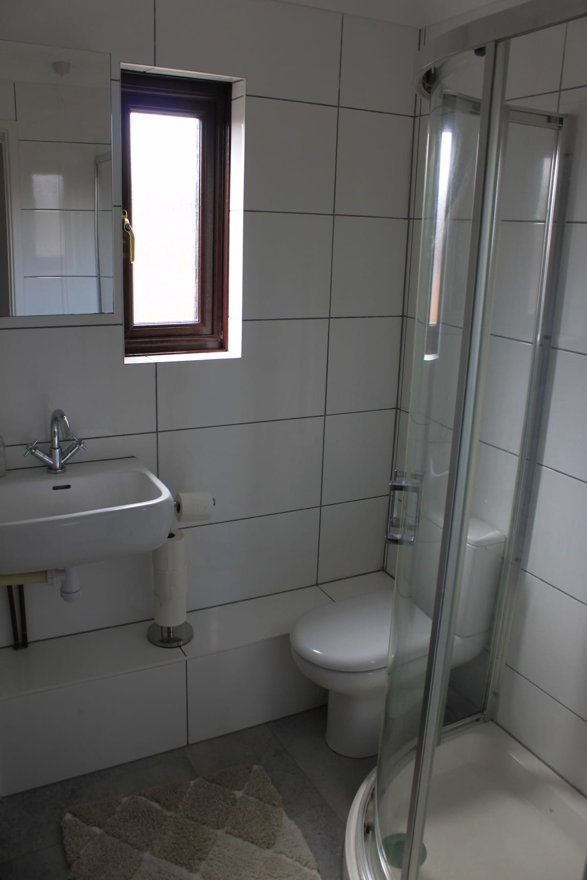 two-bed-sleeps-4-quiet-cul-de-sac-near-centre-mk/