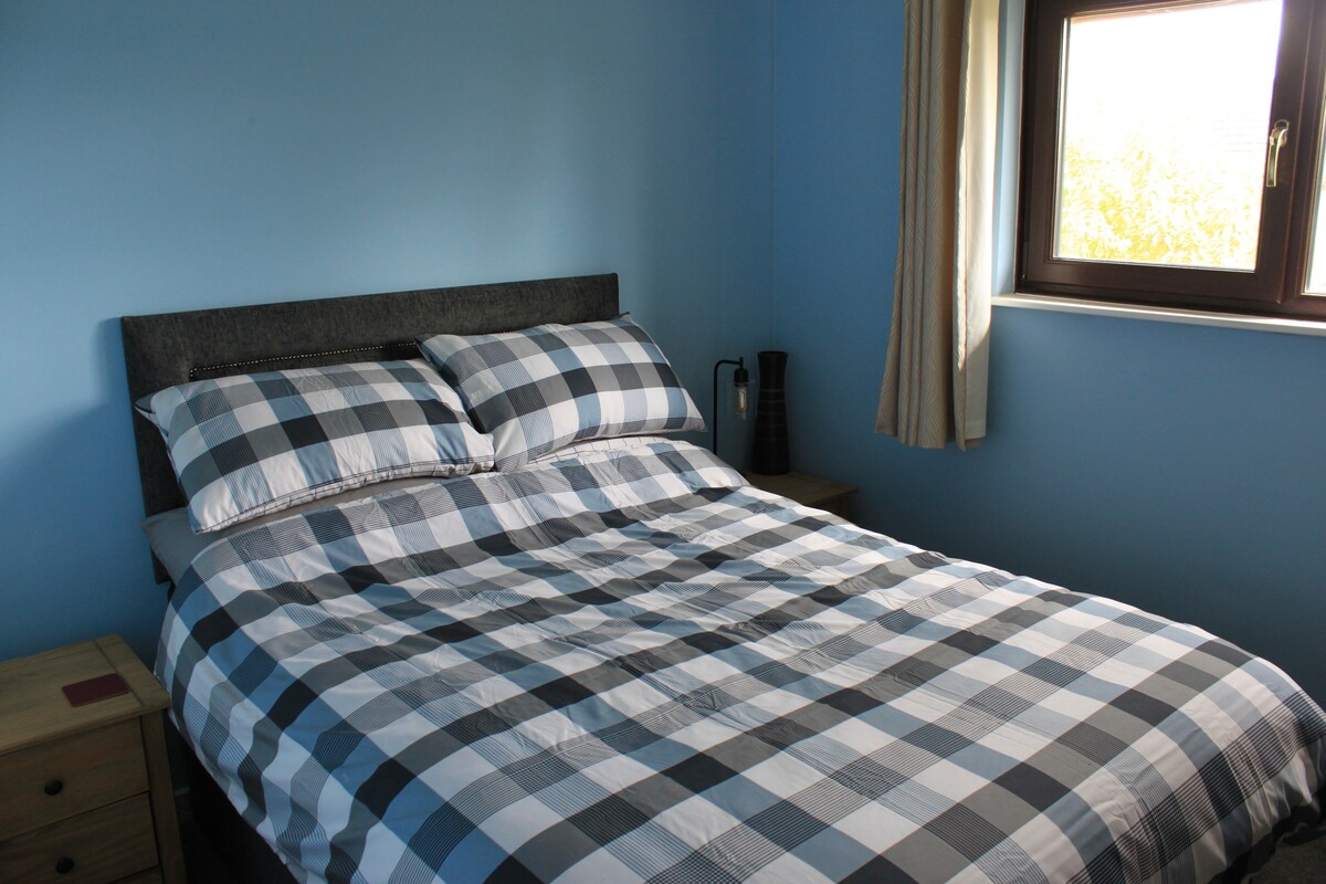 two-bed-sleeps-4-quiet-cul-de-sac-near-centre-mk/