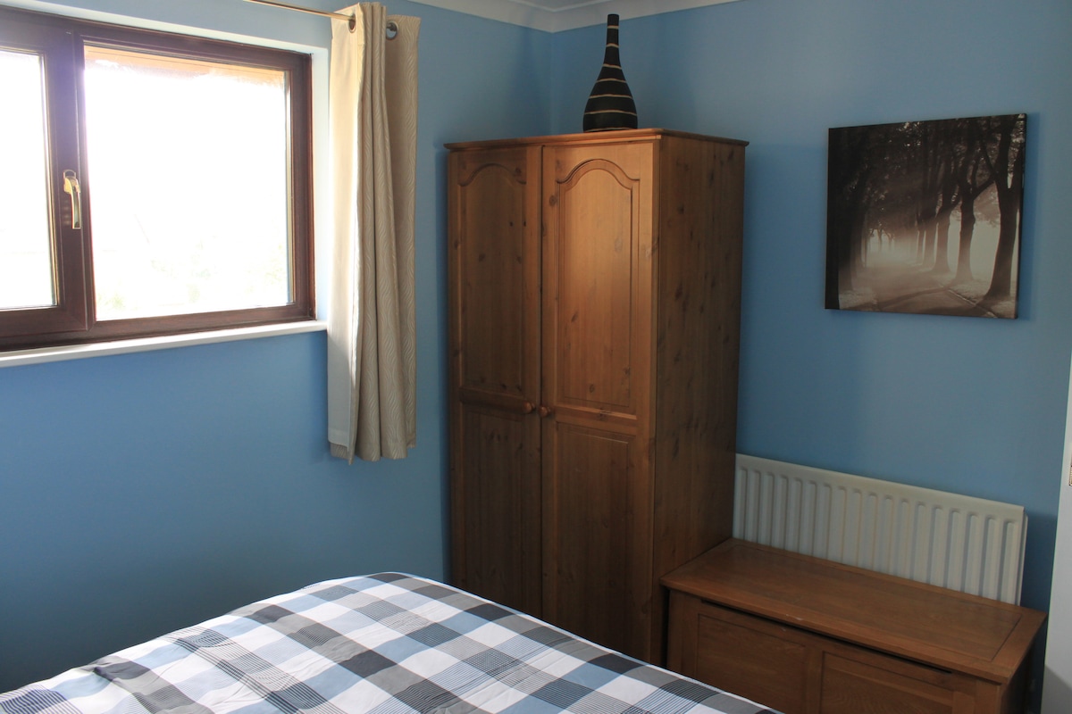 two-bed-sleeps-4-quiet-cul-de-sac-near-centre-mk/