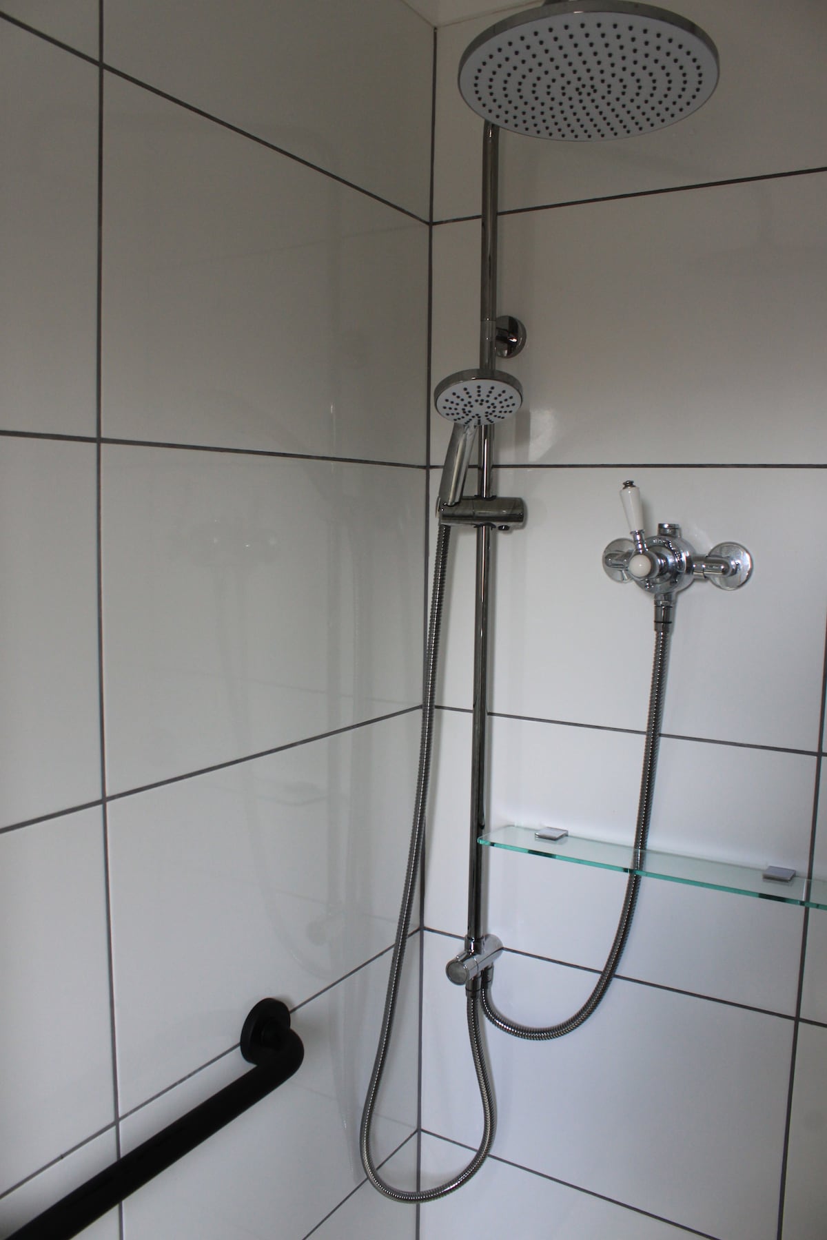 two-bed-sleeps-4-quiet-cul-de-sac-near-centre-mk/