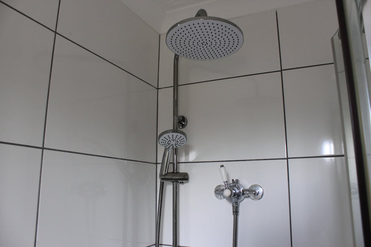 two-bed-sleeps-4-quiet-cul-de-sac-near-centre-mk/