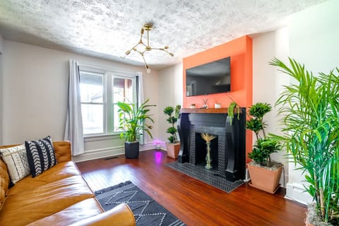 🌿 Jungle Gem by Jungle House | Walk to High Street | Private Parking | 5,800+ Reviews | Downtown & Short North | Near OSU & Nationwide Arena