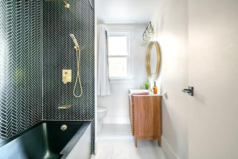 🌿 Jungle Gem by Jungle House | Walk to High Street | Private Parking | 5,800+ Reviews | Downtown & Short North | Near OSU & Nationwide Arena