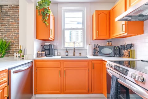 🌿 Jungle Gem by Jungle House | Walk to High Street | Private Parking | 5,800+ Reviews | Downtown & Short North | Near OSU & Nationwide Arena