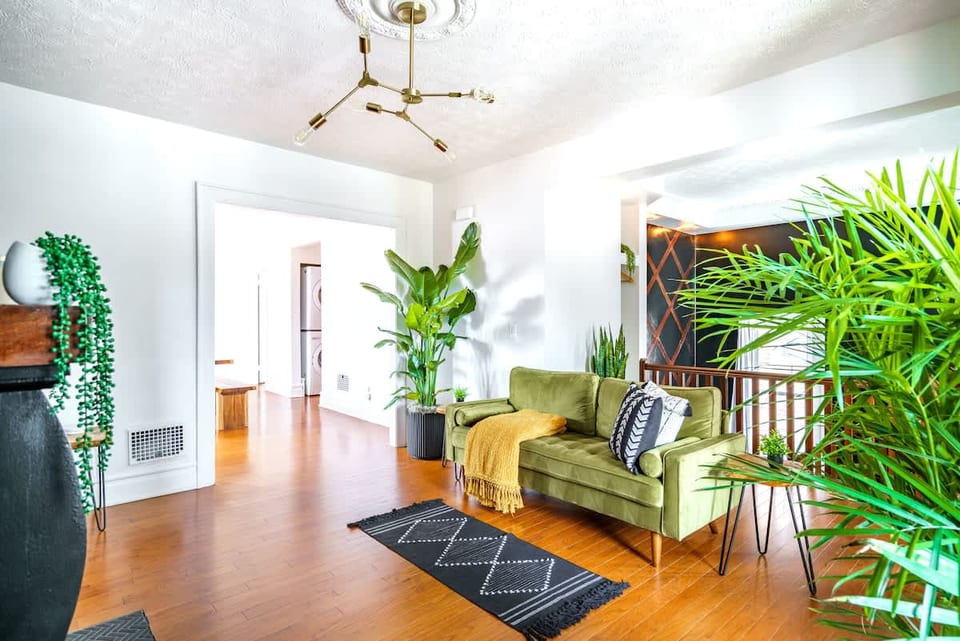 PRIME Location - Top Rated - Parking Free - CLEAN - Columbus
