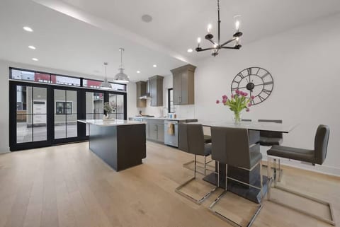 🌿 Casa Retreat by Jungle House | Walkable to High Street | Downtown & Short North | Near Nationwide Arena, OSU & Convention Center | 5,800+ Reviews